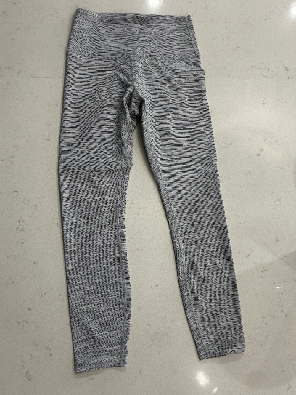 Like new lululemon leggings, size 6, heathered light grey